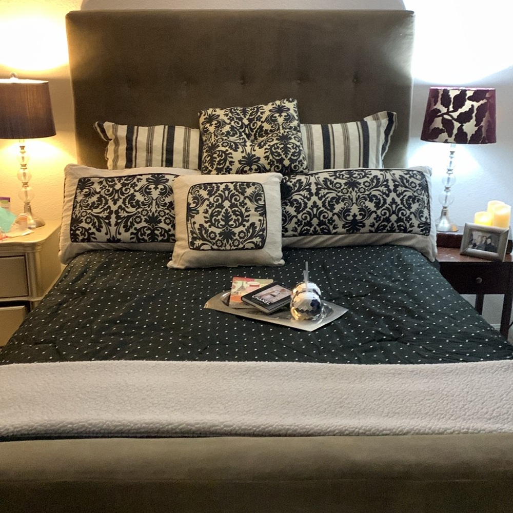 🛌 Waverly Bedding - King - Reversible Bedspread - 4 Pillows + Bedskirt